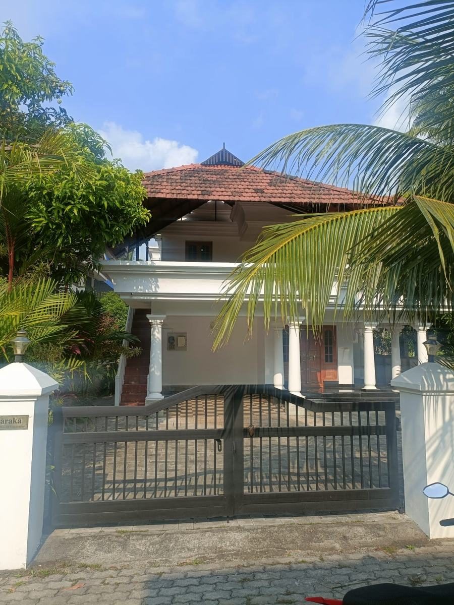 Dwarka Villa — Kerala tiled roof estate